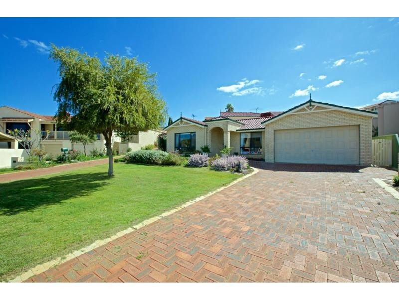 13 Woodhall Street, Stirling WA 6021