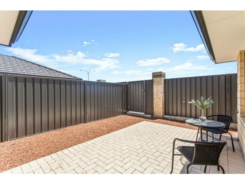 18/1 Cottonwood Drive, Baldivis WA 6171