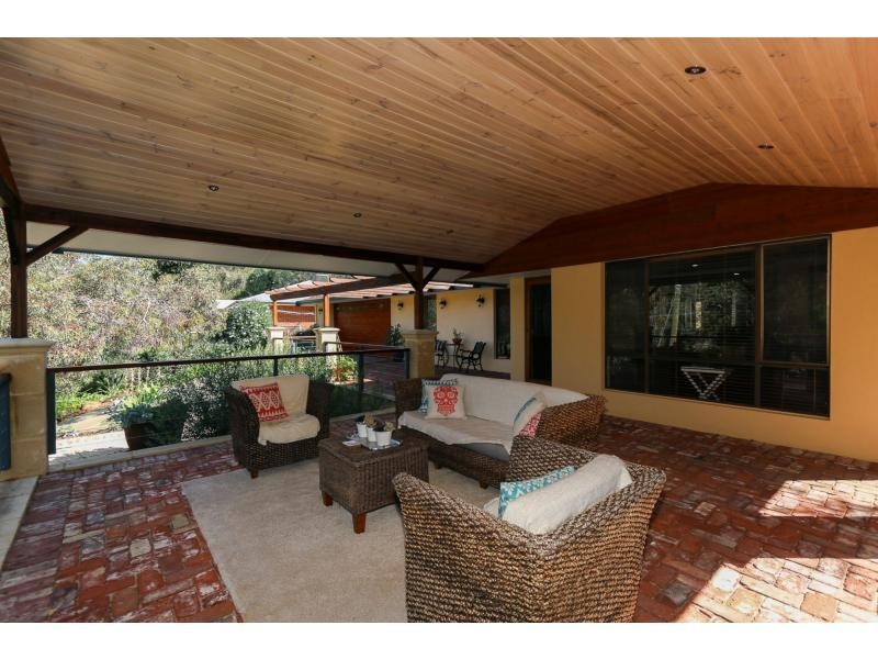 81 Amethyst Crescent, Mount Richon WA 6112