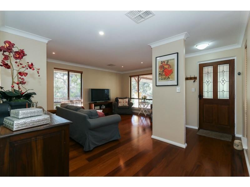 81 Amethyst Crescent, Mount Richon WA 6112