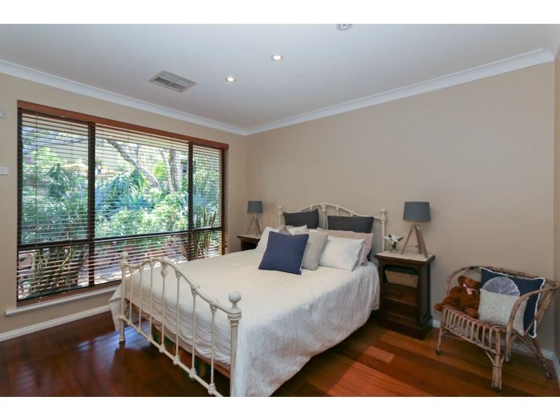 81 Amethyst Crescent, Mount Richon WA 6112