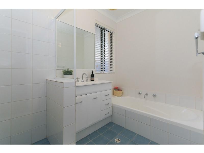 81 Amethyst Crescent, Mount Richon WA 6112