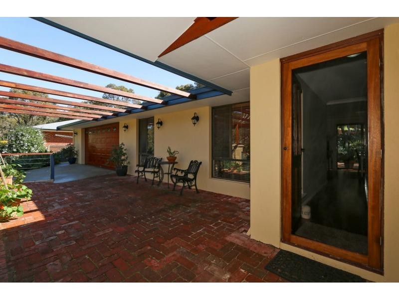 81 Amethyst Crescent, Mount Richon WA 6112