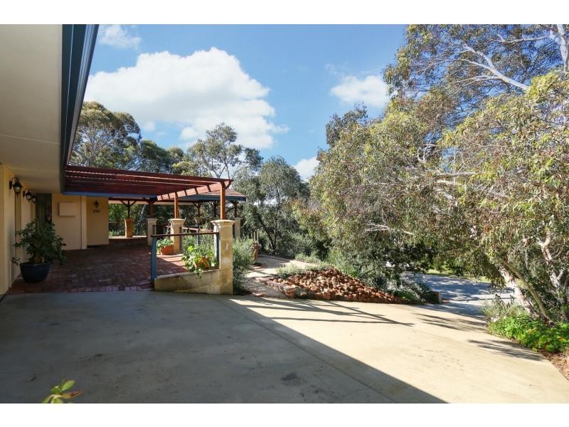 81 Amethyst Crescent, Mount Richon WA 6112