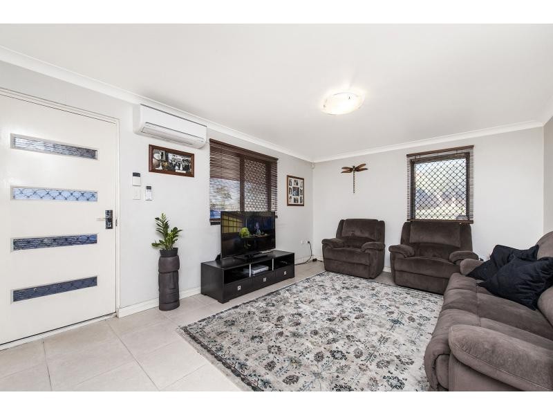 18 Roxwell Way, Girrawheen WA 6064