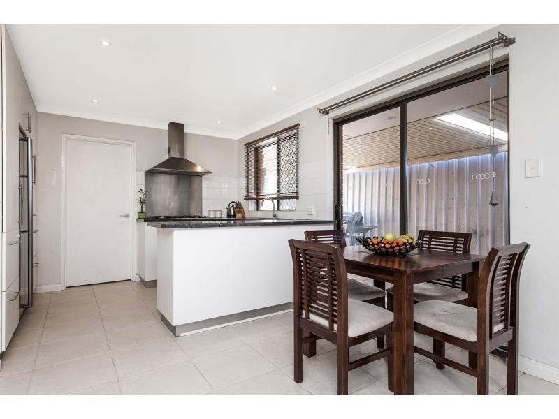 18 Roxwell Way, Girrawheen WA 6064