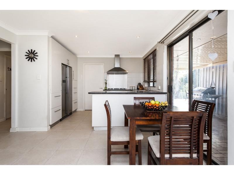 18 Roxwell Way, Girrawheen WA 6064