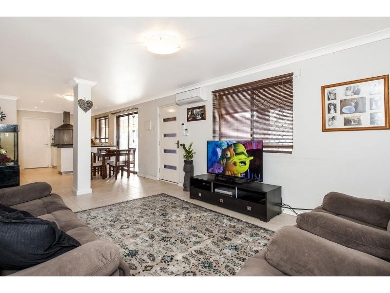 18 Roxwell Way, Girrawheen WA 6064