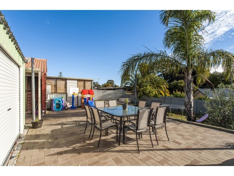 18 Roxwell Way, Girrawheen WA 6064