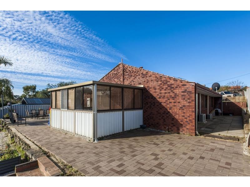 18 Roxwell Way, Girrawheen WA 6064