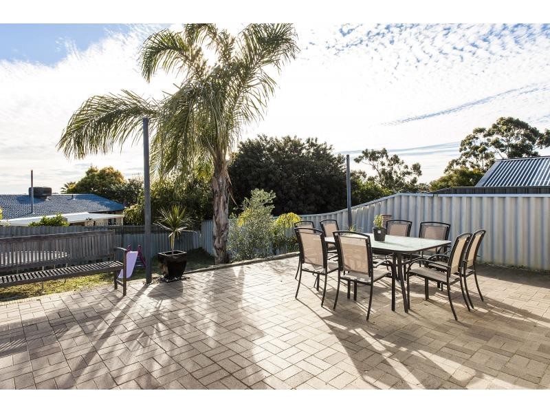 18 Roxwell Way, Girrawheen WA 6064