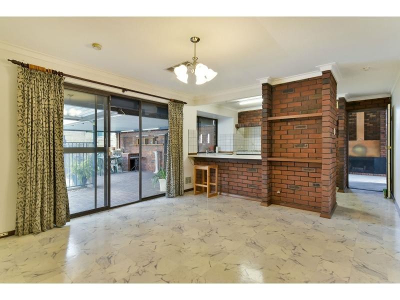 15 Gunn Court, Thornlie WA 6108