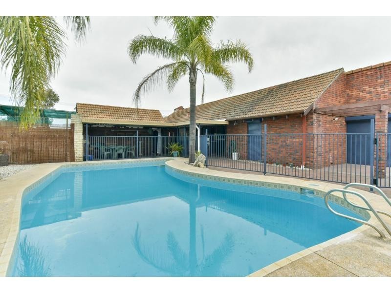 15 Gunn Court, Thornlie WA 6108