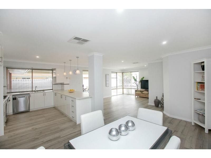 8 Luff Lane, Waikiki WA 6169