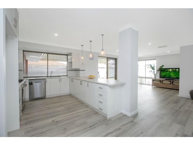 8 Luff Lane, Waikiki WA 6169