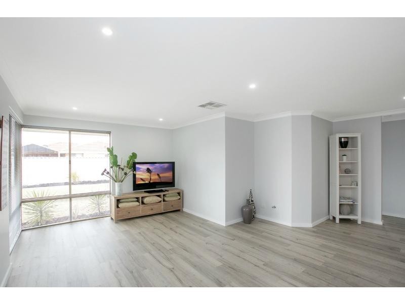 8 Luff Lane, Waikiki WA 6169