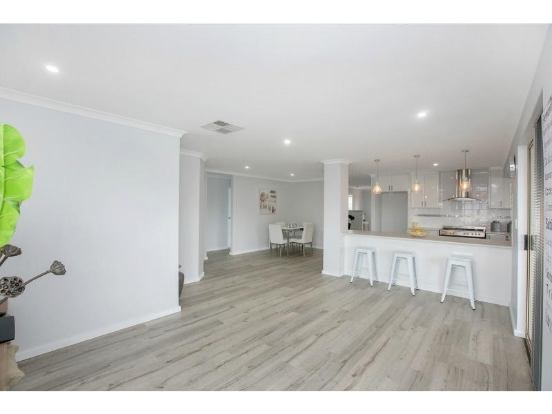 8 Luff Lane, Waikiki WA 6169