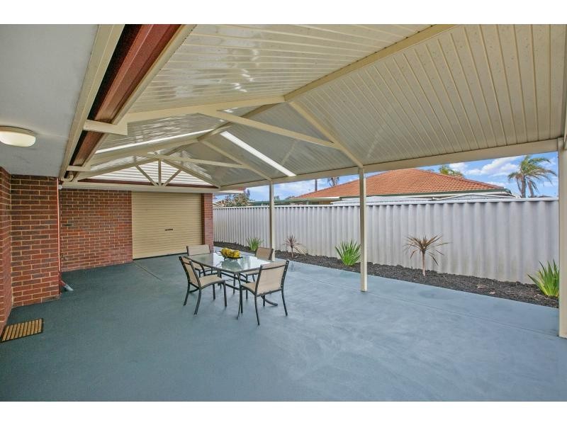 8 Luff Lane, Waikiki WA 6169