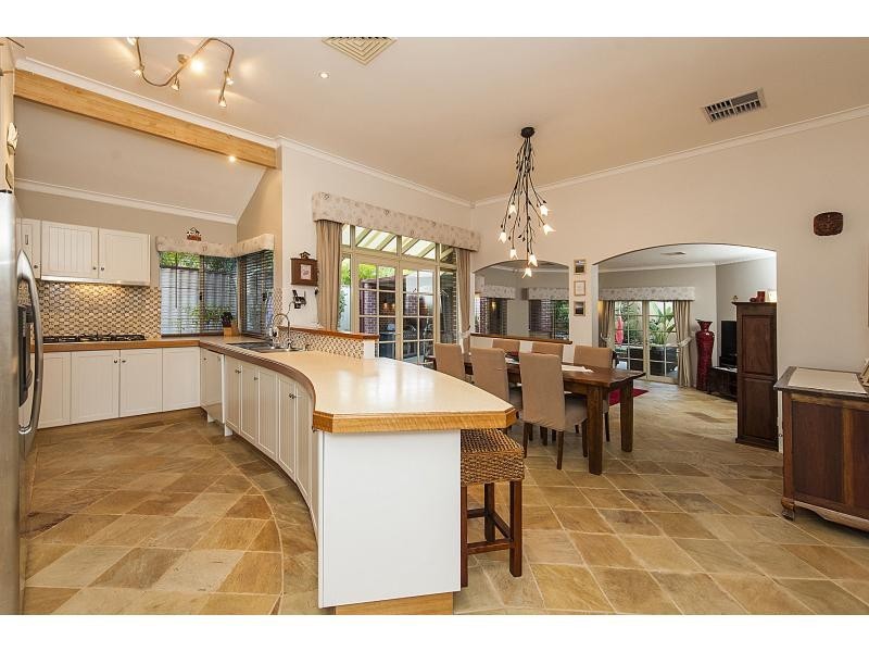 76 Hope Avenue, Manning WA 6152