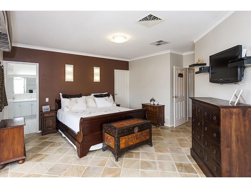 76 Hope Avenue, Manning WA 6152