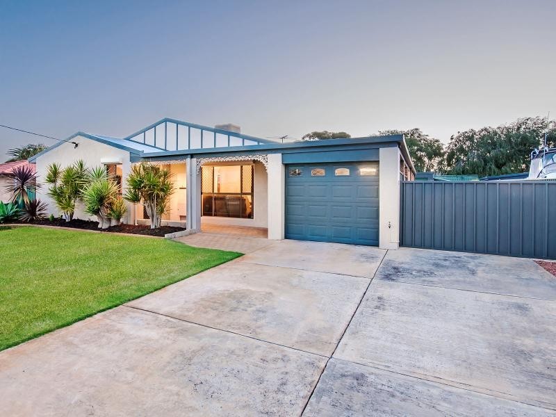 9 Leeder Street, Safety Bay WA 6169