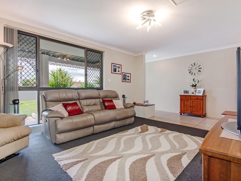 9 Leeder Street, Safety Bay WA 6169