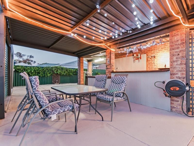 9 Leeder Street, Safety Bay WA 6169