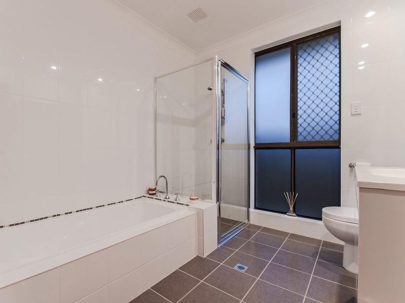 9 Leeder Street, Safety Bay WA 6169