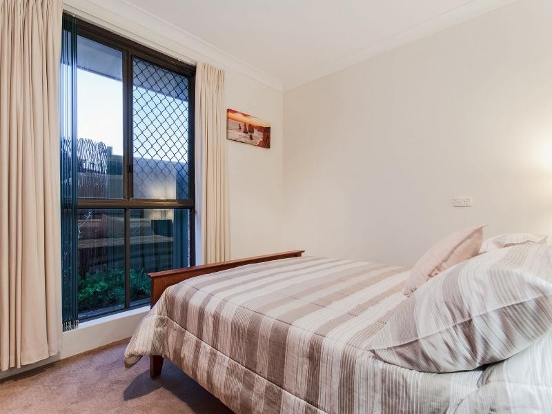 9 Leeder Street, Safety Bay WA 6169