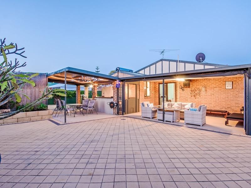 9 Leeder Street, Safety Bay WA 6169