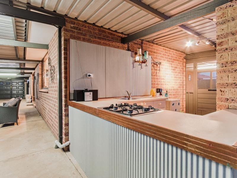 9 Leeder Street, Safety Bay WA 6169