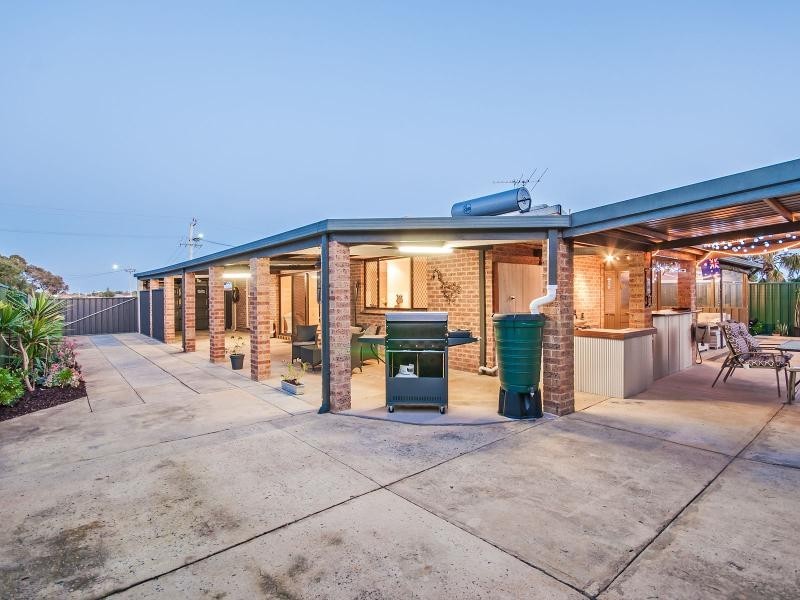 9 Leeder Street, Safety Bay WA 6169