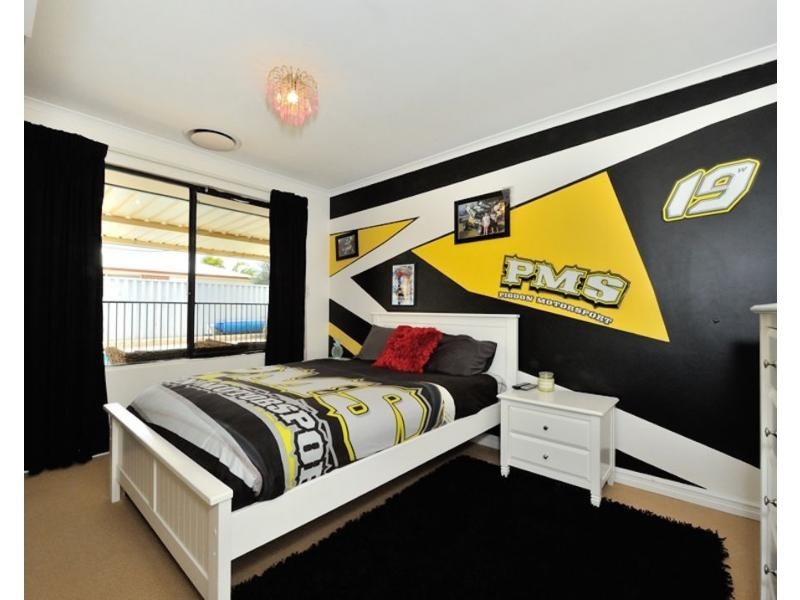 4 Nottely Crescent, Secret Harbour WA 6173