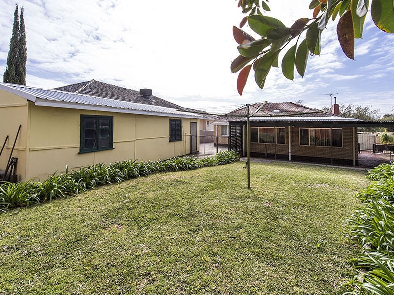 17 Marsh Avenue, Manning WA 6152