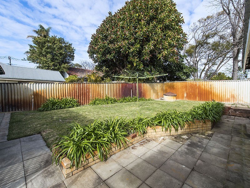 17 Marsh Avenue, Manning WA 6152