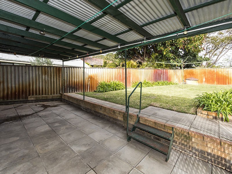 17 Marsh Avenue, Manning WA 6152