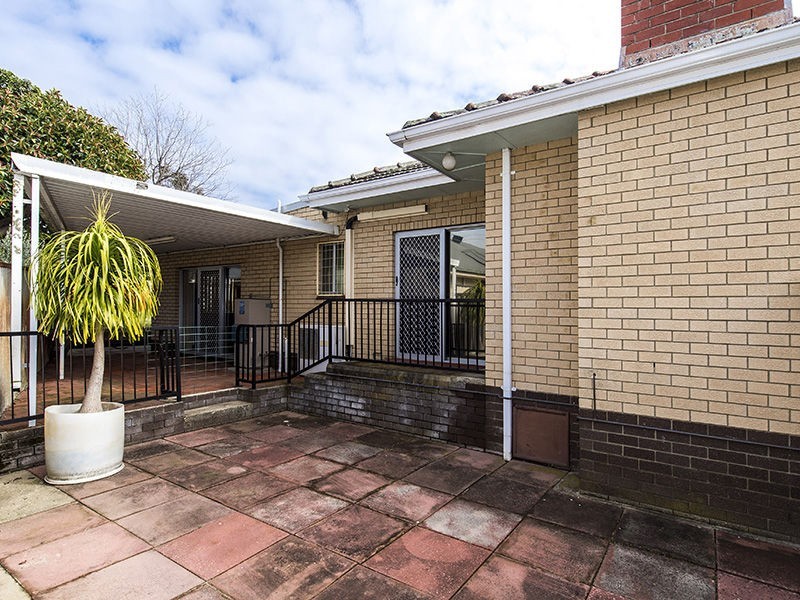 17 Marsh Avenue, Manning WA 6152