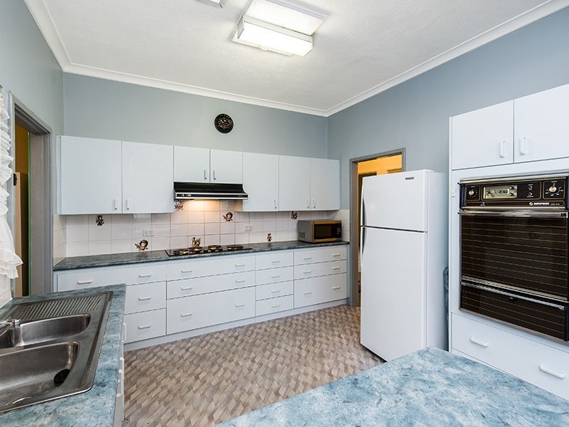 17 Marsh Avenue, Manning WA 6152