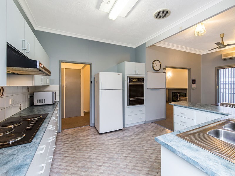 17 Marsh Avenue, Manning WA 6152