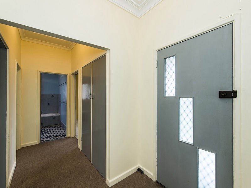 17 Marsh Avenue, Manning WA 6152