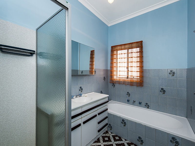 17 Marsh Avenue, Manning WA 6152