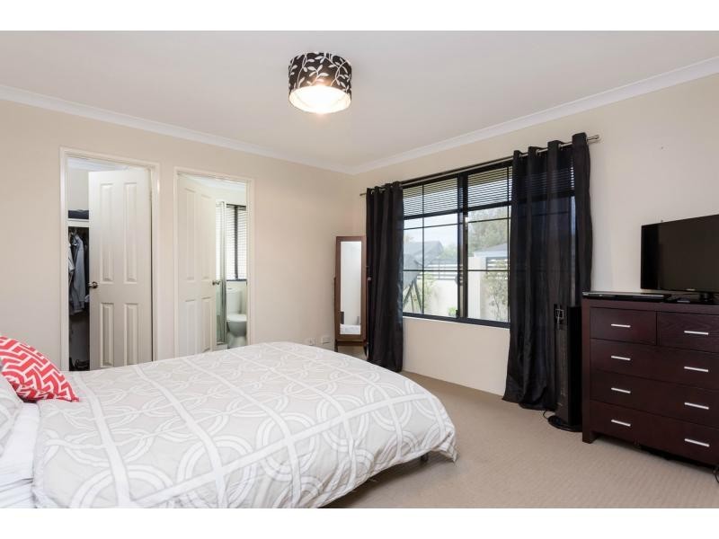 4 Viking Way, Darch WA 6065