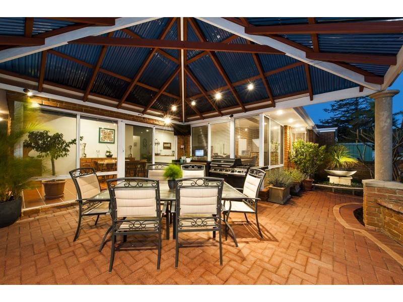 9 Fairmount Close, Bibra Lake WA 6163