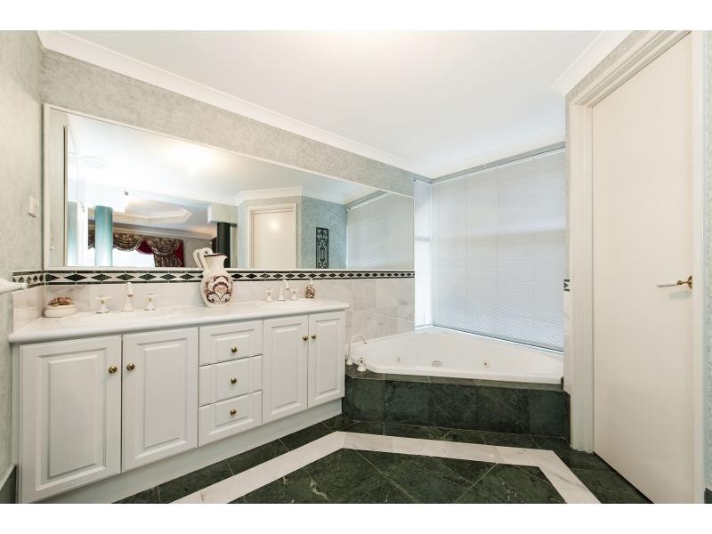 9 Fairmount Close, Bibra Lake WA 6163