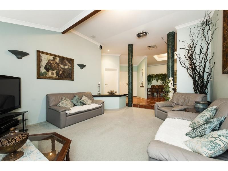 9 Fairmount Close, Bibra Lake WA 6163