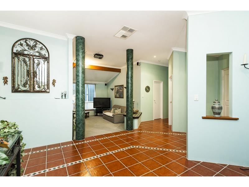 9 Fairmount Close, Bibra Lake WA 6163