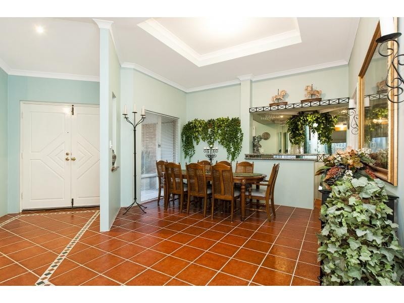 9 Fairmount Close, Bibra Lake WA 6163