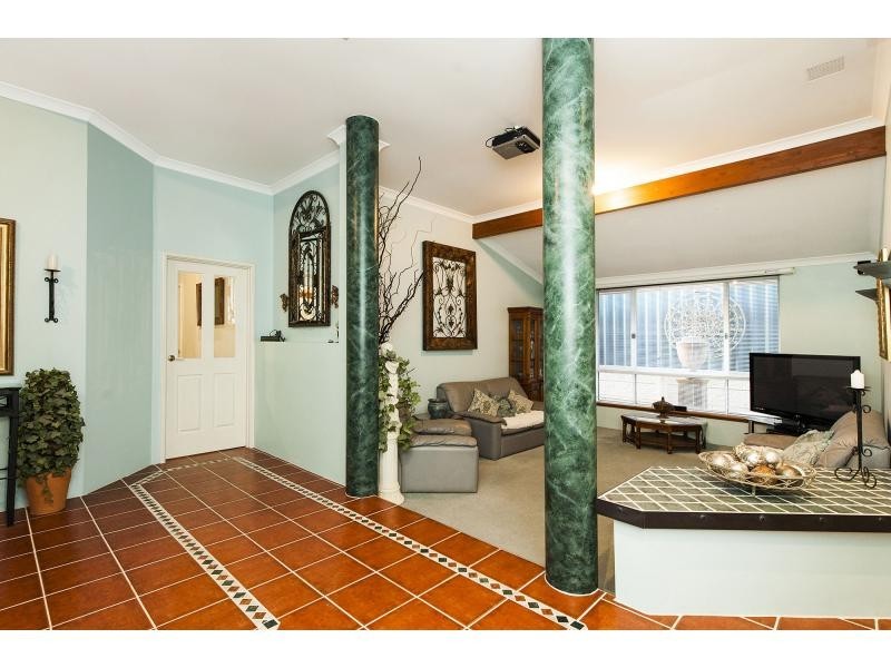 9 Fairmount Close, Bibra Lake WA 6163