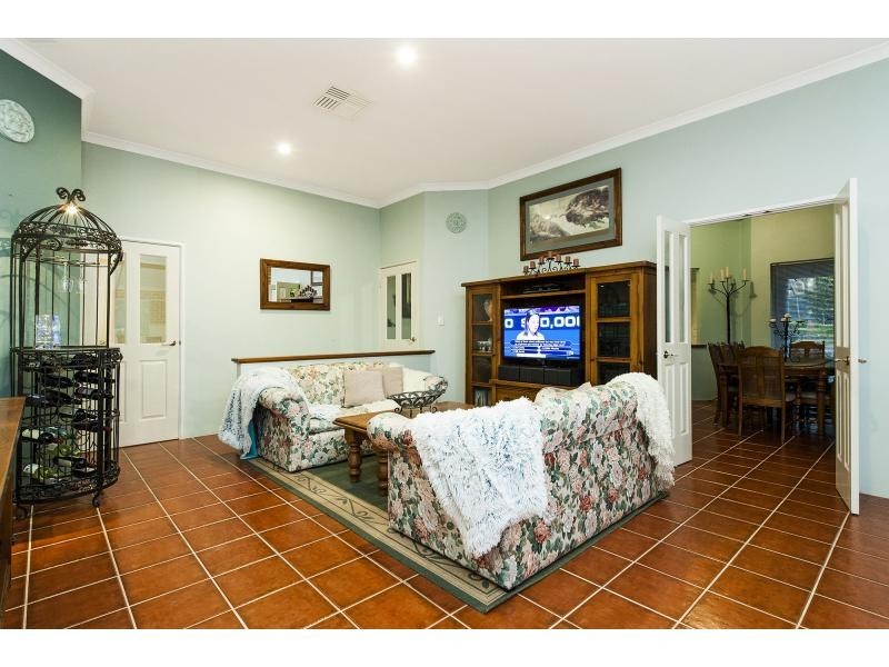 9 Fairmount Close, Bibra Lake WA 6163