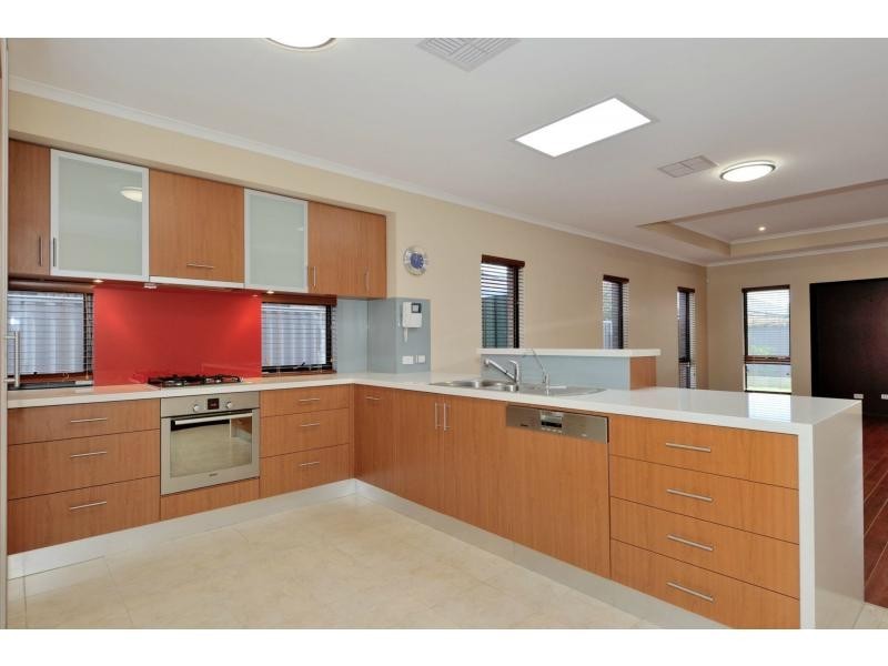 10 Gleeson Entrance, Aveley WA 6069